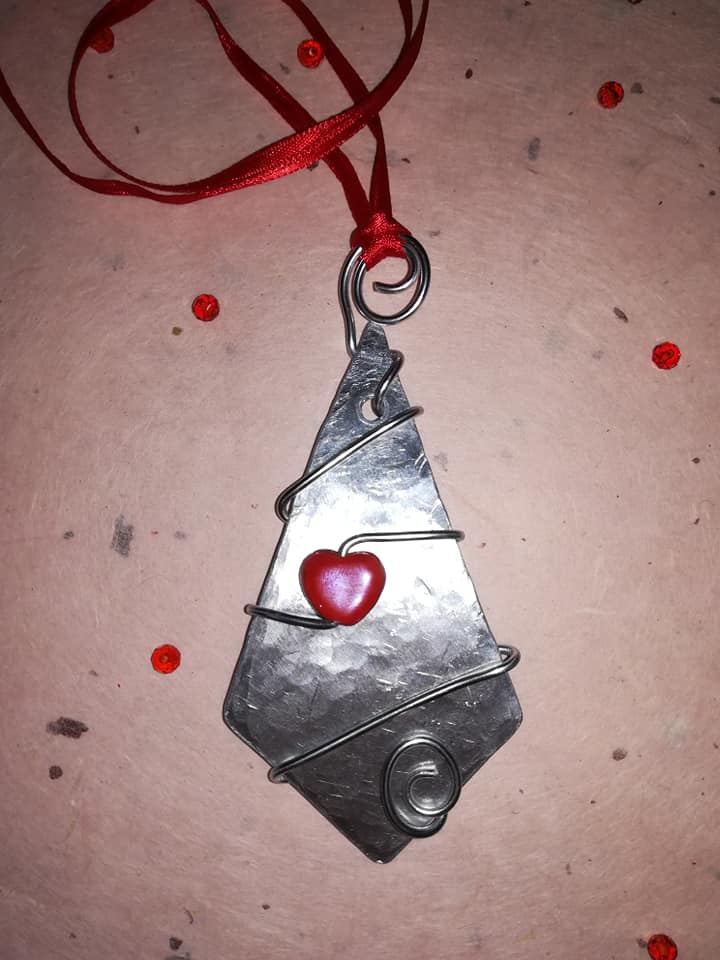 Pendente con cuore di ceramica