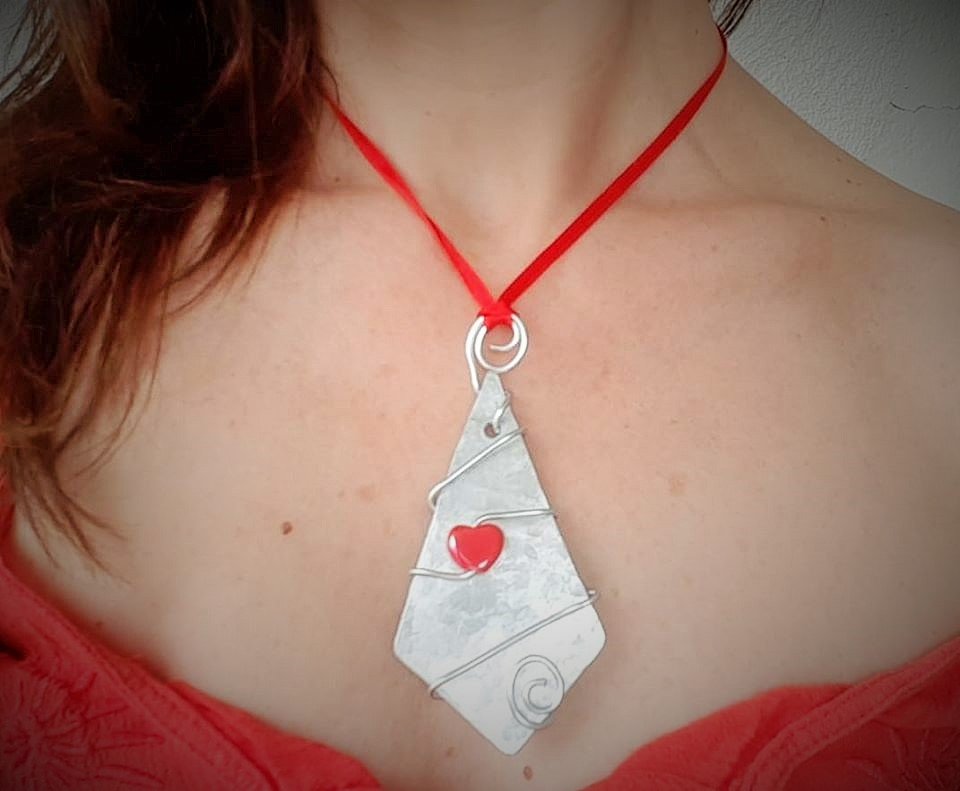 Pendente con cuore di ceramica